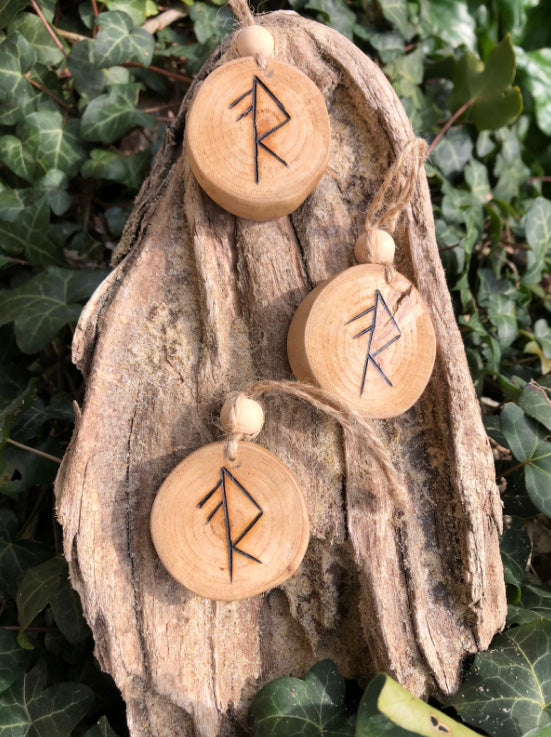 Talisman artisanal viking gravé d’une rune d’énergie – parfait pour les pratiques magiques et l’ancrage
