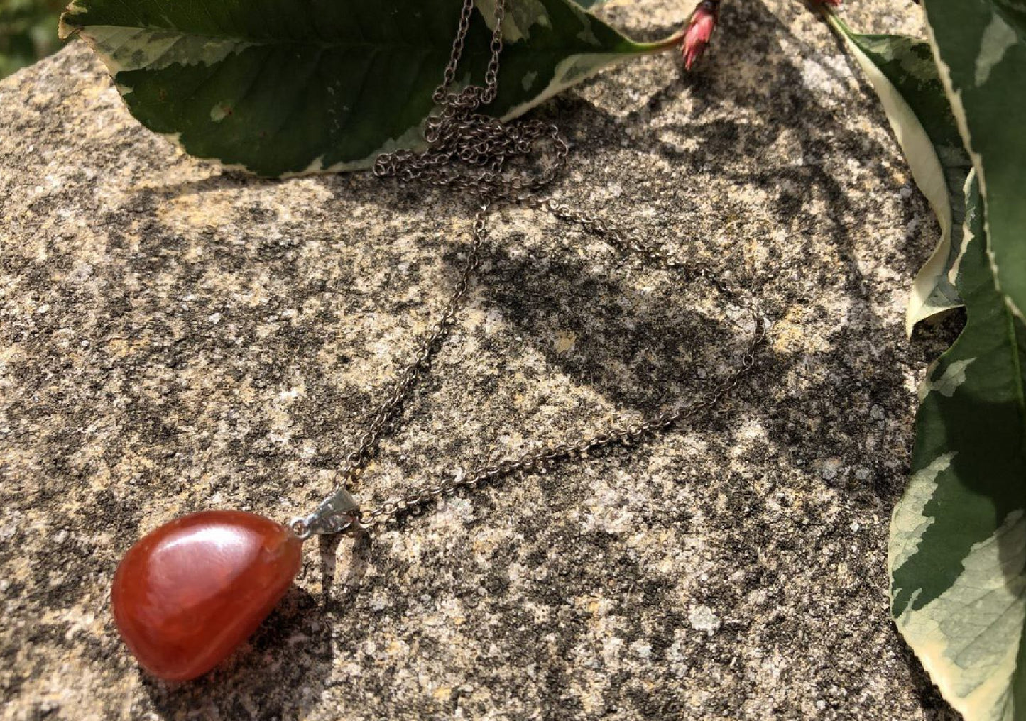 Boutique ésotérique - Lithothérapie Pendentif en Pierre Cornaline - SOEURS