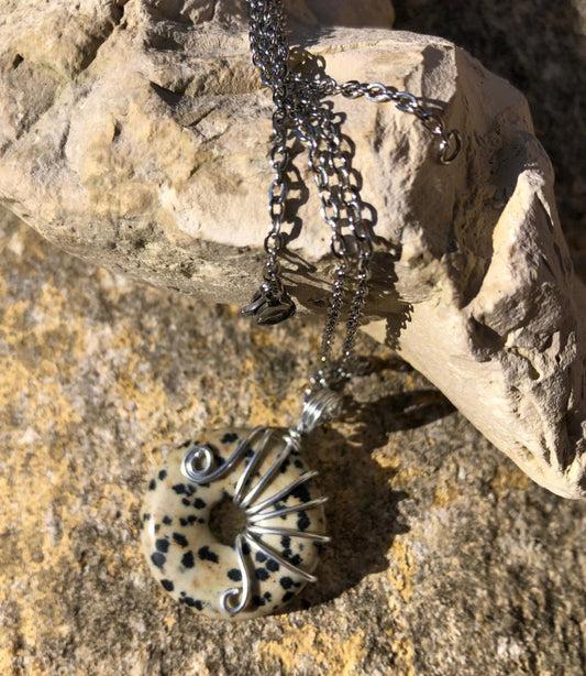 Pendentif Donut en Jaspe Dalmatien et métal argenté