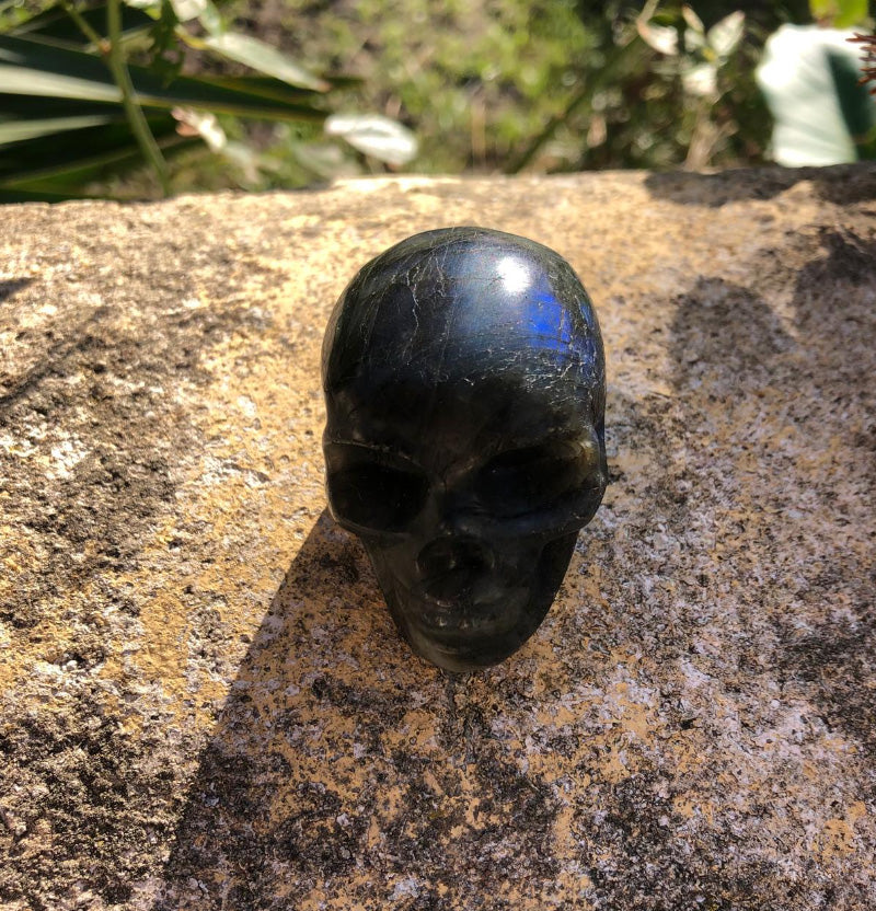 Boutiquede Lithothérapie en ligne - Figurine tête de mort en Labradorite