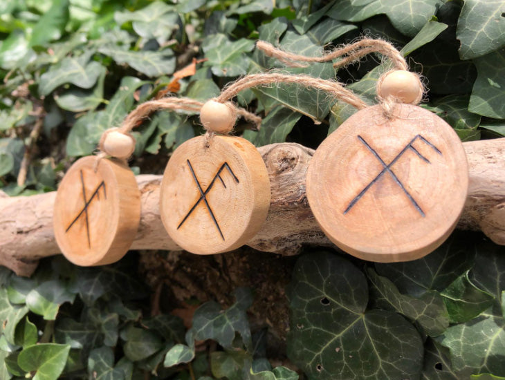 Rune nordique de chance et d’opportunité – amulette artisanale porte-bonheur