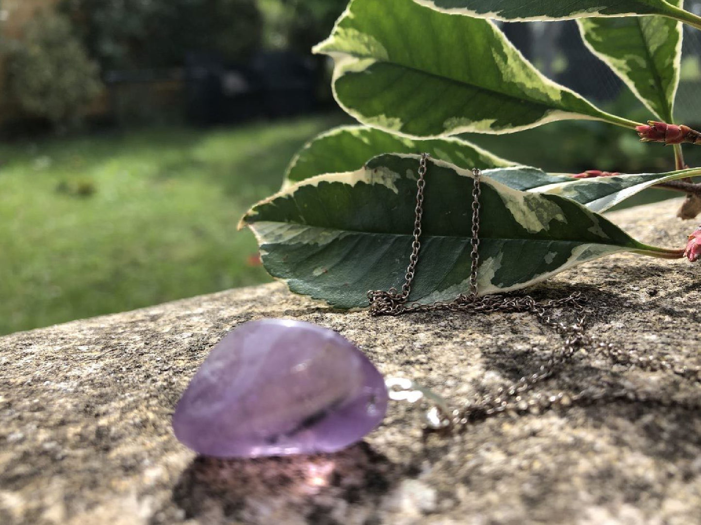 pendentif en pierre roulée naturelle améthyste - boutique de bijoux ésotériques