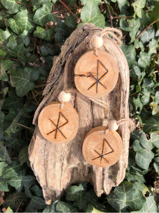 Rune d’amour nordique artisanale – énergie douce pour le cœur et les émotions