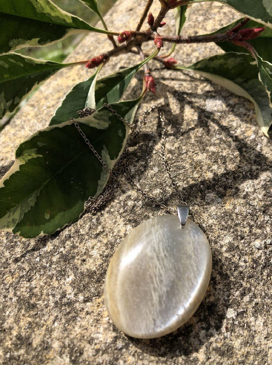 Boutique ésotérique - Lithothérapie Pendentif en Pierre de Lune - SOEURS