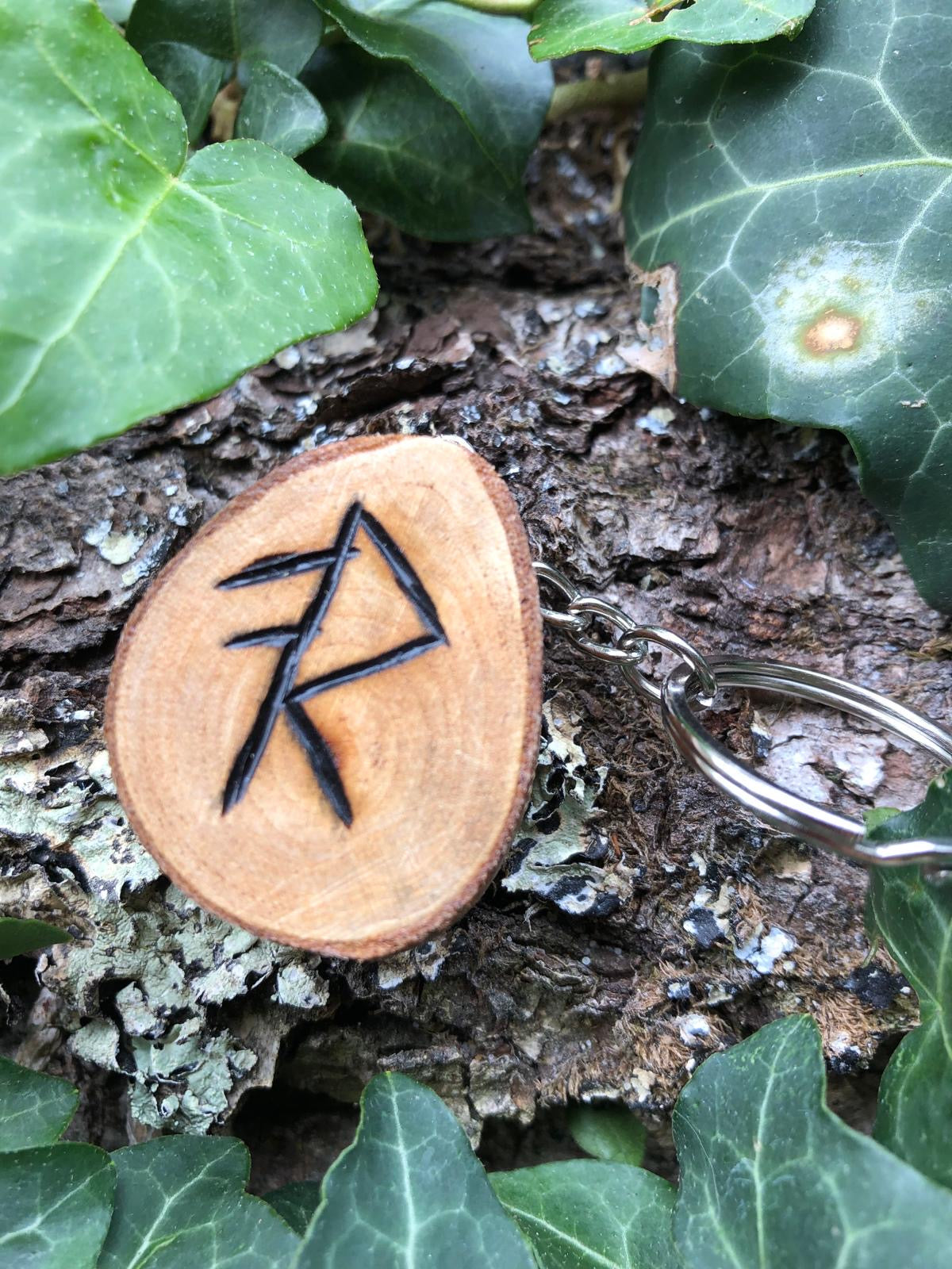 Boutique ésotérique en ligne - Porte clés Rune Viking en bois ENERGY