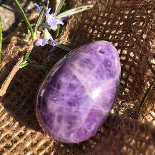 Oeuf de Yoni en pierre Améthyste - Taille L