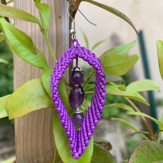 boucle d'oreille en micromacré violet et perle améthyste