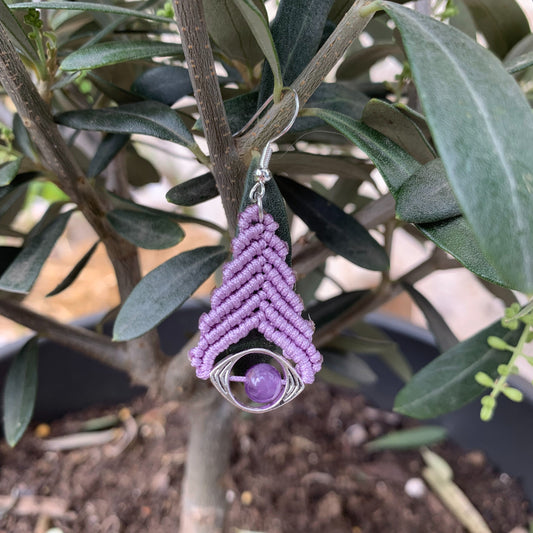 Boucle d'oreille en micromacré violet parme et perle améthyste, modèle Bohème
