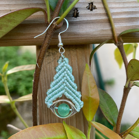 Boucle d'oreille bohème ressée en micromacramé vert d'eau et perle de lithothérapie aventurine