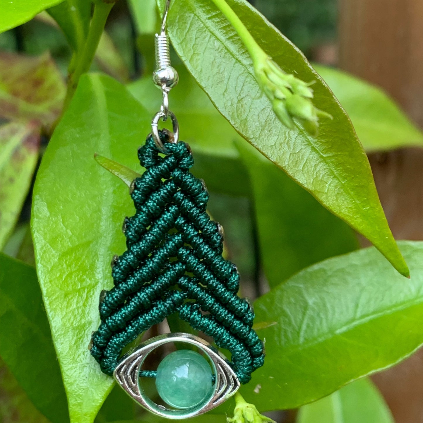 Boucles d’oreilles bohème en micromacramé vert et perles naturelles aventurine verte, fabrication artisanale française