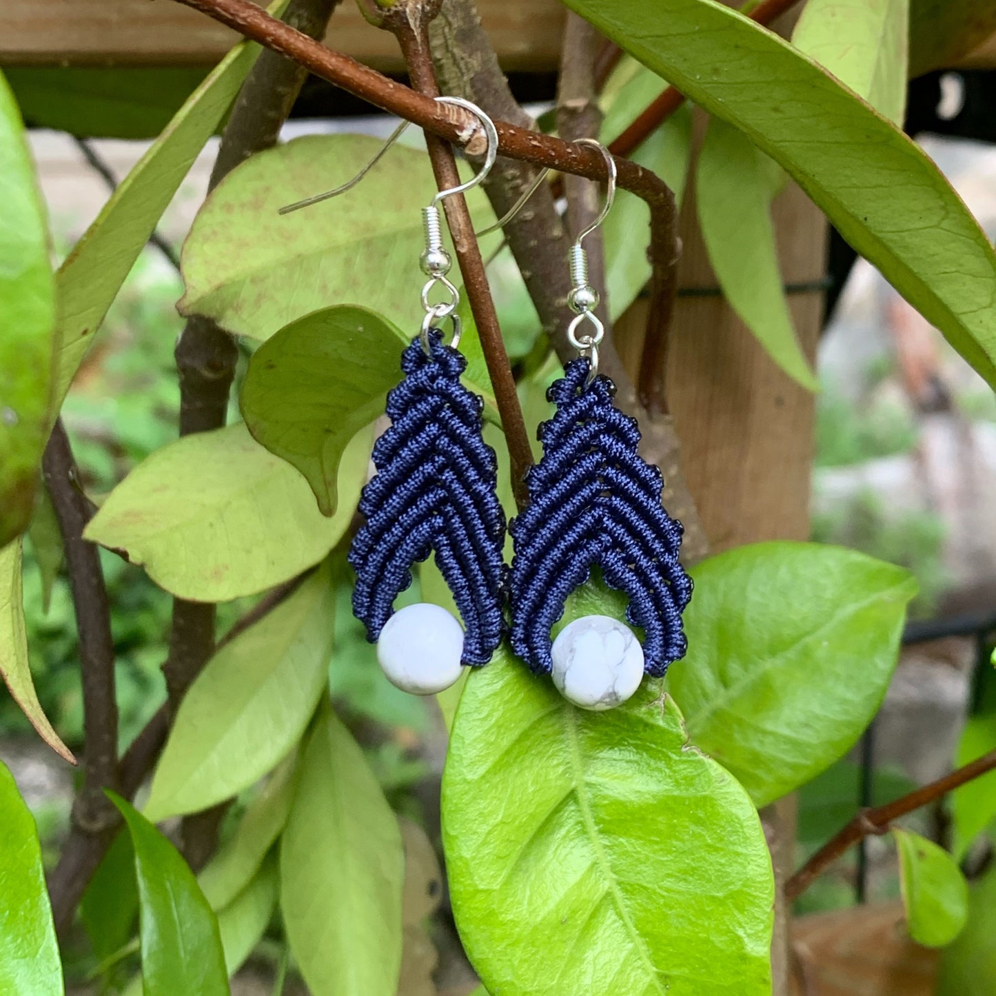 Boucles d’Oreilles Perle Howlite_Bleu Nuit