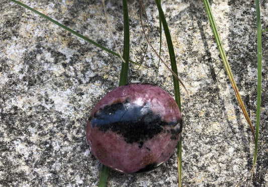 Boutique ésotérique - Lithothérapie Galet en Rhodonite  - SOEURS