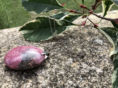 Boutique ésotérique - Lithothérapie Pendentif en Pierre Rhodonite - SOEURS