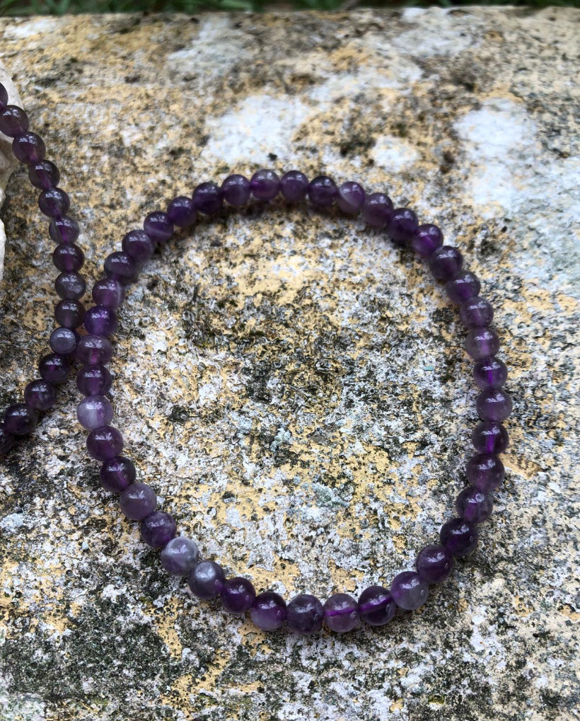 Boutique de lithothérapie en ligne - Photo d'un bracelet en Améthyste