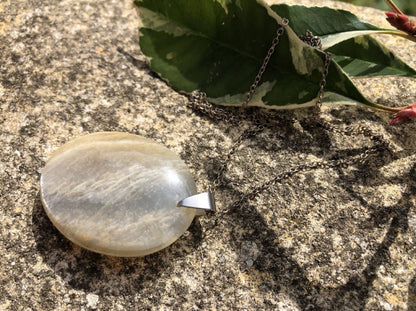 Boutique ésotérique - Lithothérapie Pendentif Pierre de Lune - SOEURS