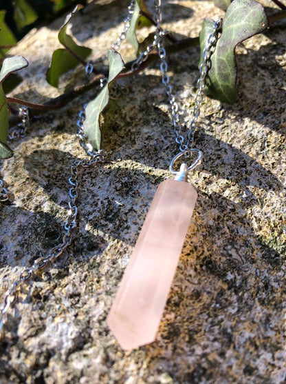 Boutique ésotérique - Lithothérapie Pendentif Pointe en pierre Quartz Rose - SOEURS