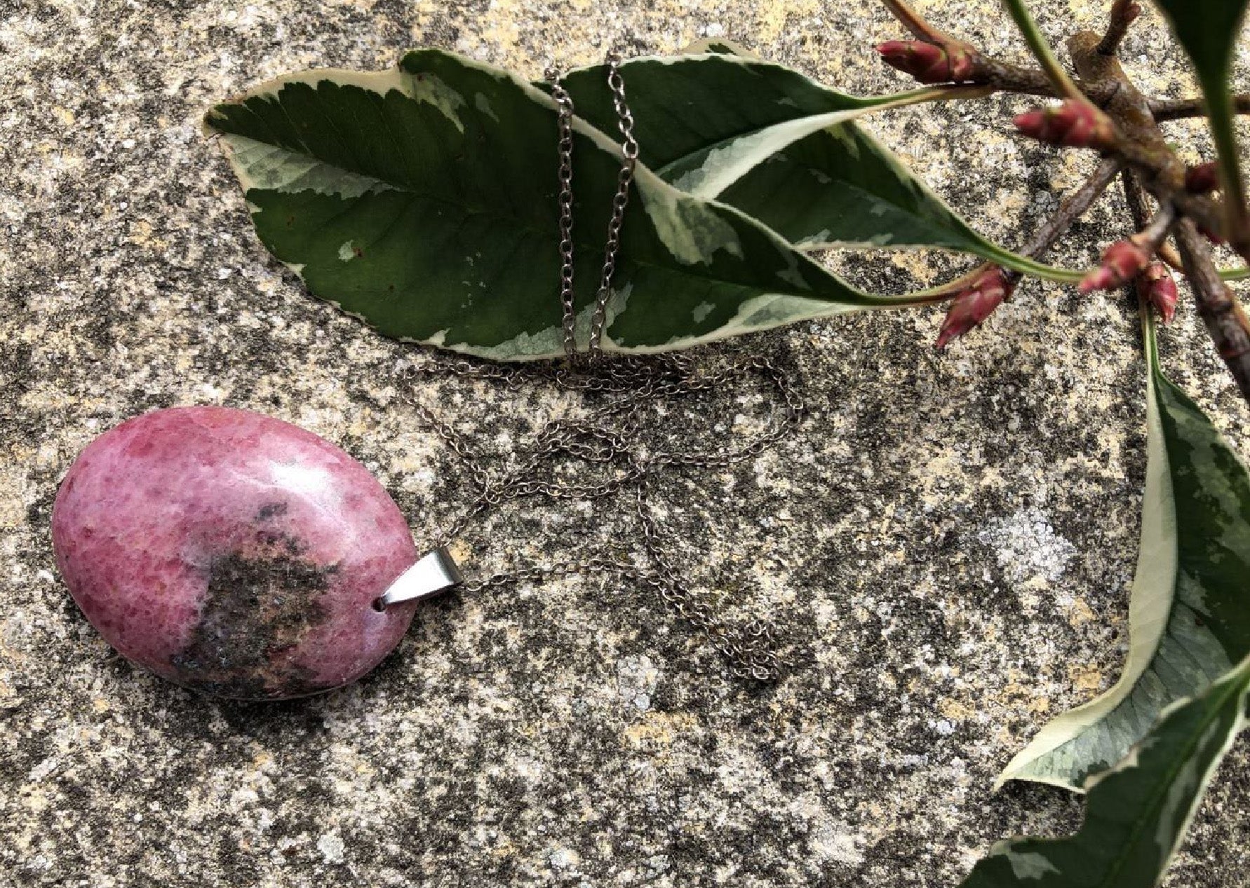 Boutique ésotérique - Lithothérapie Pendentif Pierre Rhodonite - SOEURS