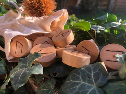 Boutique ésotérique en ligne - Runes Viking en bois faites à la main en France