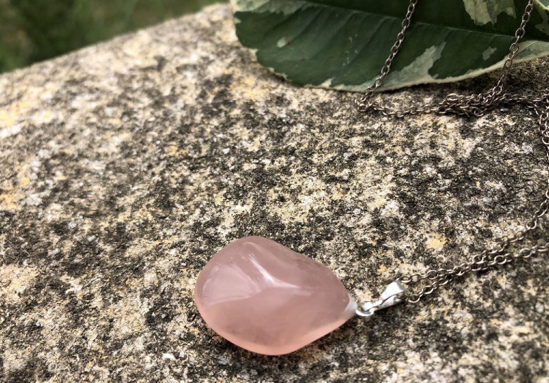 Boutique ésotérique - Lithothérapie Pendentif Pierre Quartz Rose - SOEURS