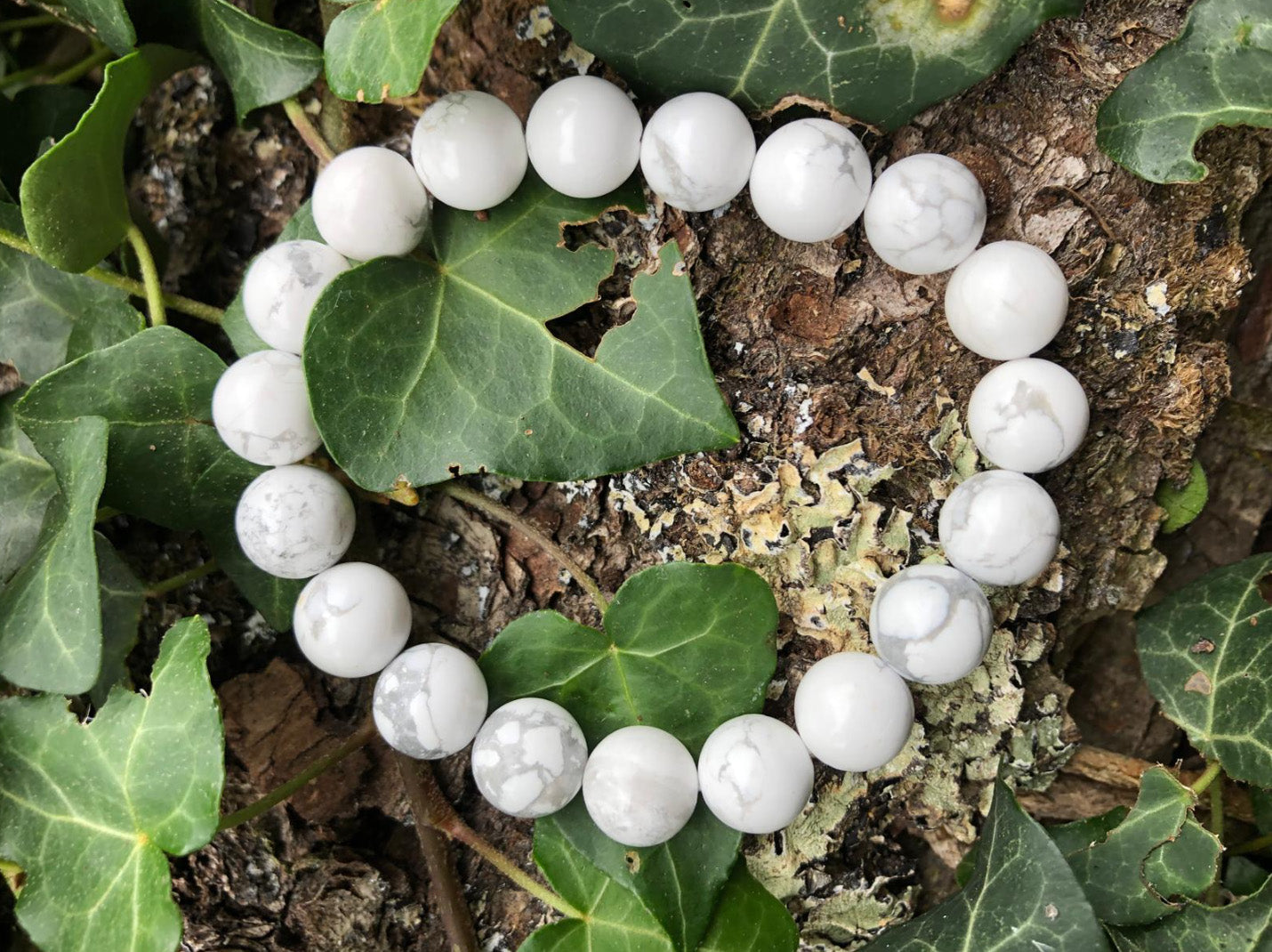 Boutique de lithothérapie en ligne - Photo d'un bracelet en Howlite blanche