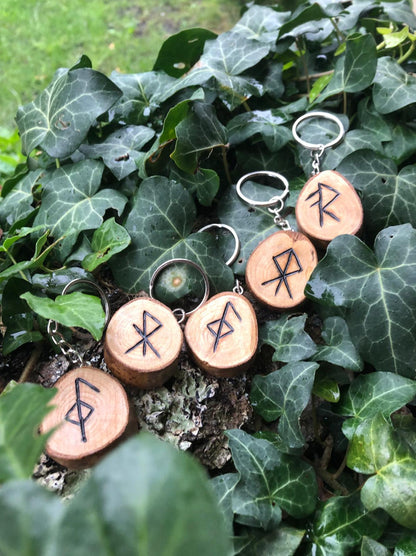 Boutique ésotérique en ligne - Artsanat français porte-clés runes viking en bois