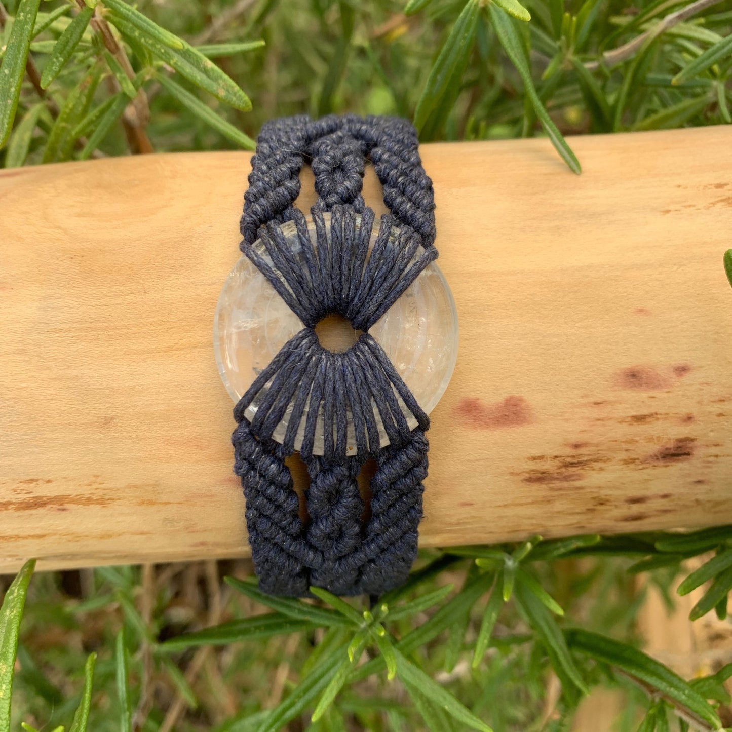 Bracelet spirituel artisanal bleu nuit idée cadeau originale et spirituelle pour méditation et protection énergétique