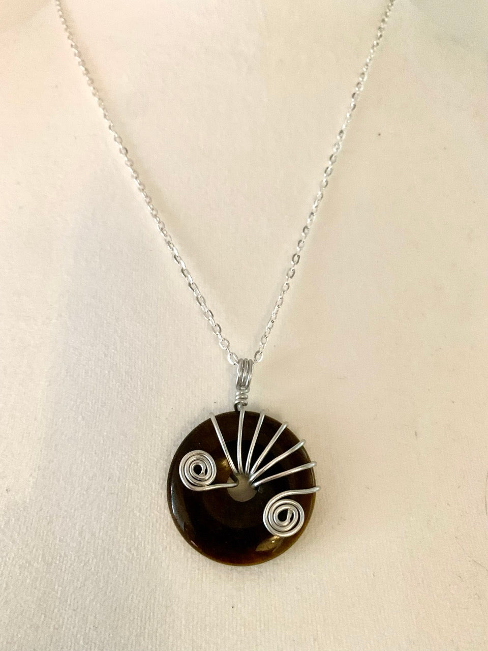 Pendentif artisanal en pierre Oeil de tigre