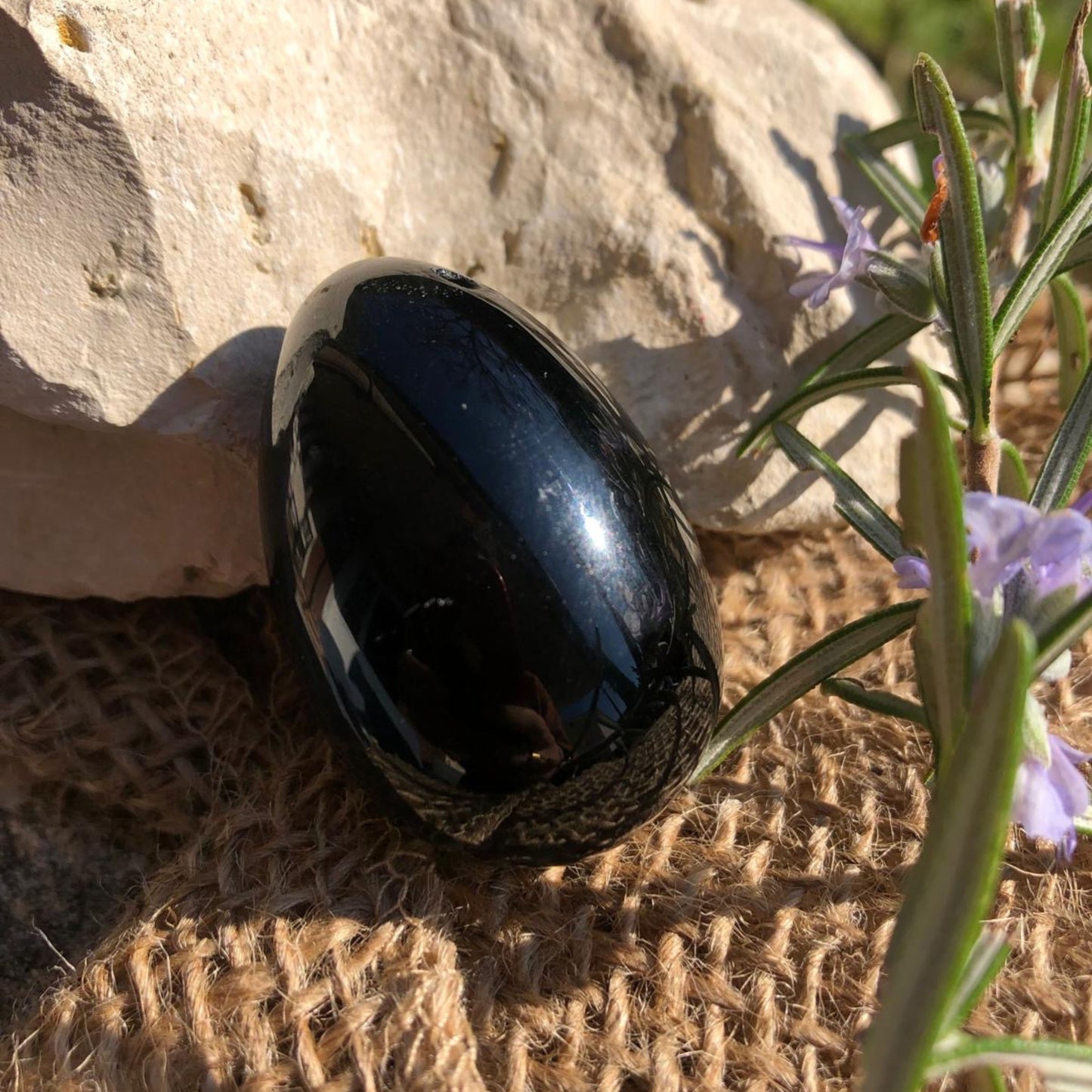 oeuf de yoni en obsidienne noire 