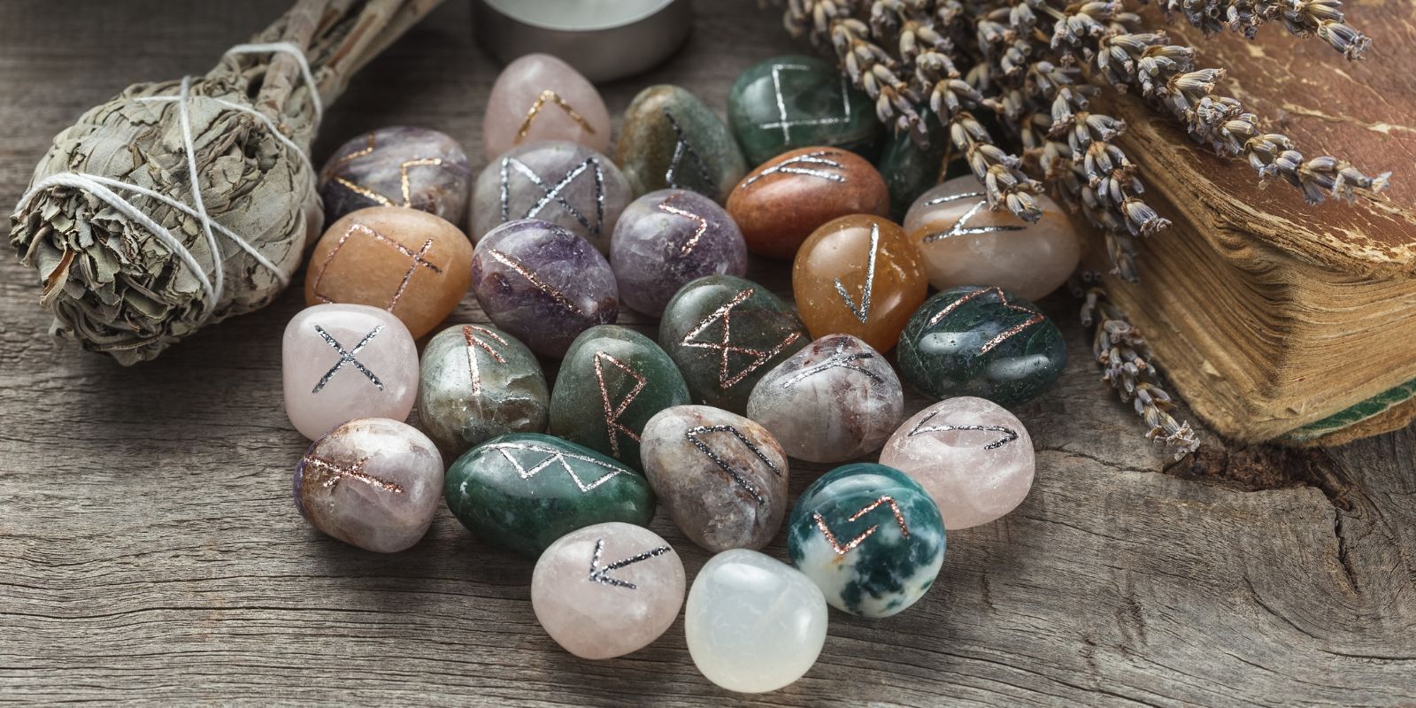 Set de runes Futhark gravées, pour la divination